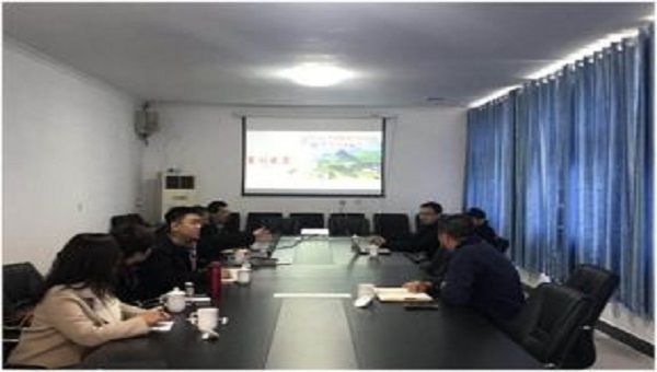 HJC黄金城平台城市运营事业部与首创集团北京农投公司向北京昌平延寿镇政府领导进行帮扶项目汇报